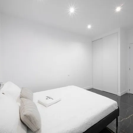 Wehostyou Moderne Colom 1b *