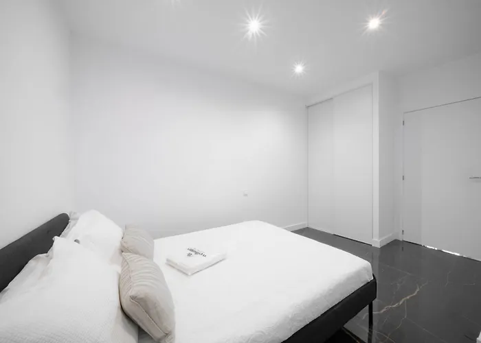 Wehostyou Moderne Colom 1b *